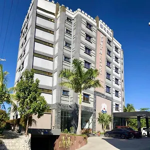 Hotel Punta Clark, Clark Field